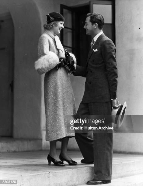 Robert Young with Una Merkel on the steps of MGM's casting office. Robert is being congratulated on his recent marriage by Una.