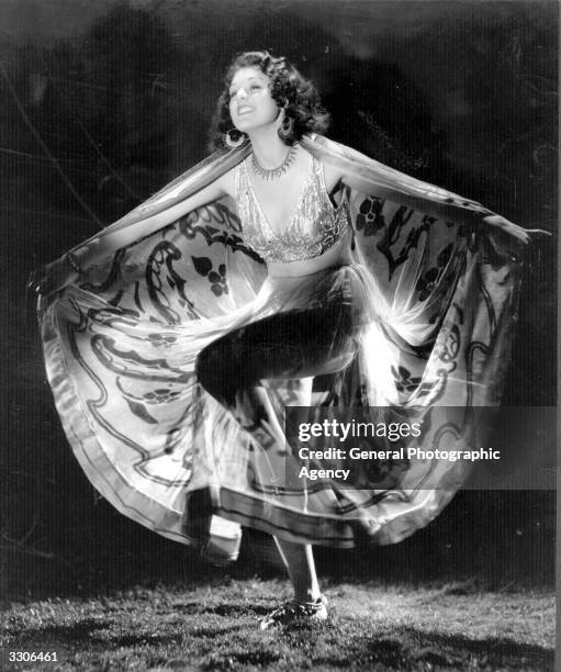 357 Lillian Singer Photos & High Res Pictures - Getty Images