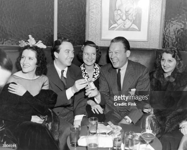Visitors to the famous Sardi's Cafe include Gracie Allen the comedienne, Jack Haley Fred Allen the radio comedian and Mary Livingston.