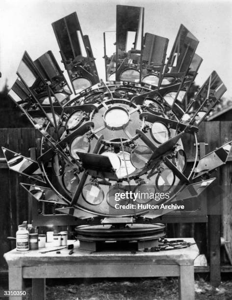 Machine invented by Marcel Moreau, in America, which harnesses the suns energy in order to emit very high temperatures onto a particular point.