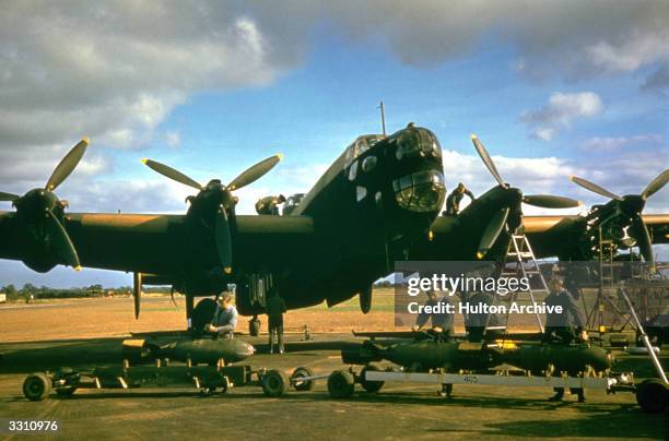 Handley page Halifax World war 2 le bombardier et l'équipage sont recréés à l'aérodrome d Handley page Halifax World war 2 le bombardier et l'équipage sont recréés à l'aérodrome d