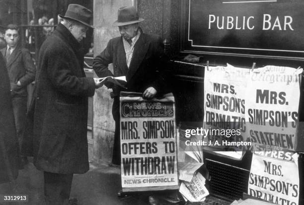 Latest newspaper editions on sale, with up to date news of Edward VIII's abdication.