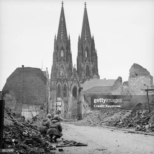 Soldiers crouching outside Cologne Cathedral.