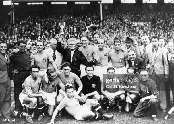 The victorious players of the Italian national football team, hold the 1938 World Cup trophy, after their 4-2 win over Hungary in the FIFA World Cup...