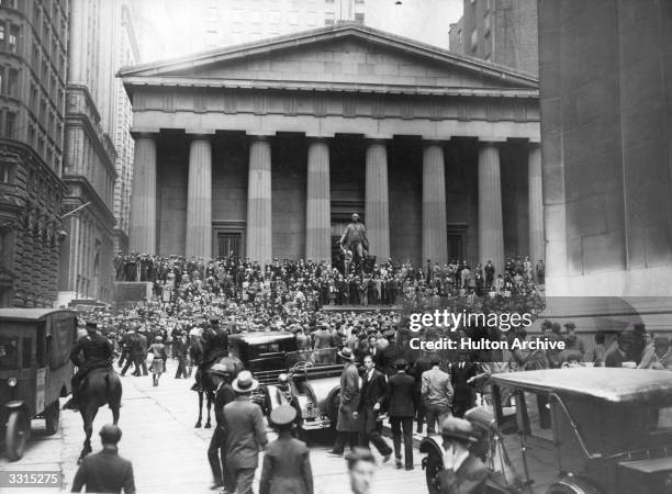 The Sub-Treasury Building opposite the Wall Street Stock Exchange in Manhattan, New York, at the time of the Wall Street Crash.