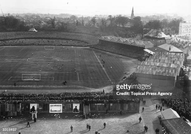 General view of the 1911 FA Cup final in progress between Bradford City and Newcastle United at Crystal Palace. The match ended in a goalless draw...