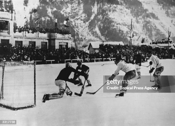 Canada and the USA in action during the ice hockey final at the Winter Olympic Games at Chamonix, France, 3rd February 1924. Canada won 6-1.
