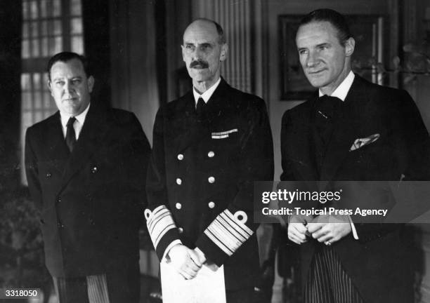 Mr Biddie, US ambassador to Norway, acting prime minister of Norway Trygve Lie and King Haakon VII of Norway.