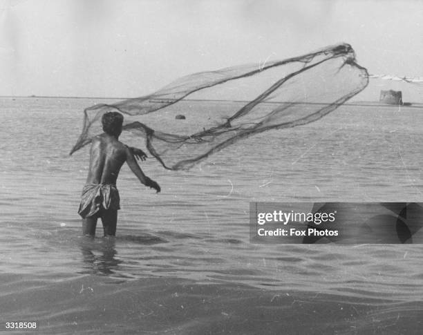 98 Throwing Cast Net Stock Photos, High-Res Pictures, and Images ...