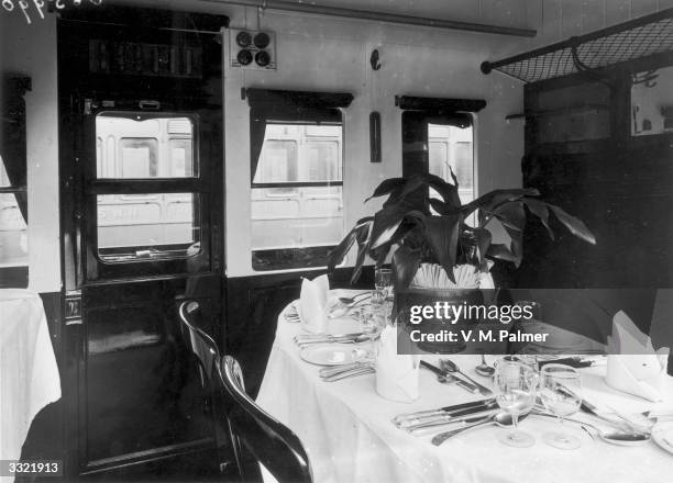 Dining Carriage Photos and Premium High Res Pictures - Getty Images