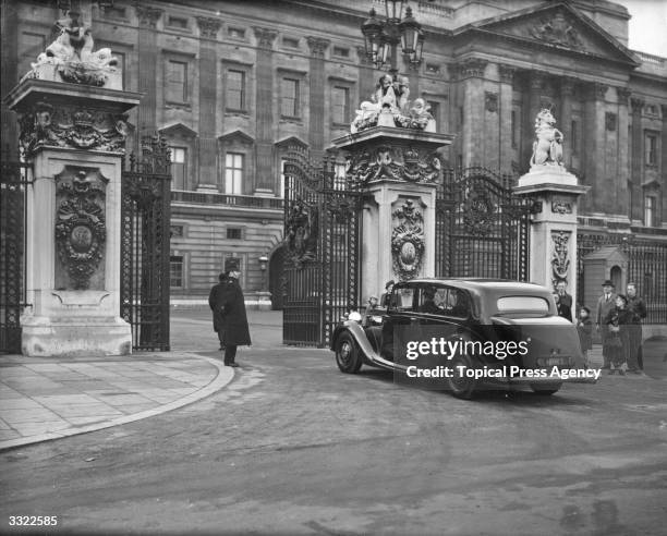 Daimler car being delivered to Buckingham Palace as part of a wedding present to Princess Elizabeth and Prince Philip from the RAF and WAAF.