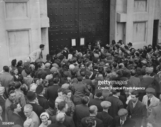 Crowds looking at the death certificate of murderer John Reginald Christie, after his execution at Pentonville Prison.