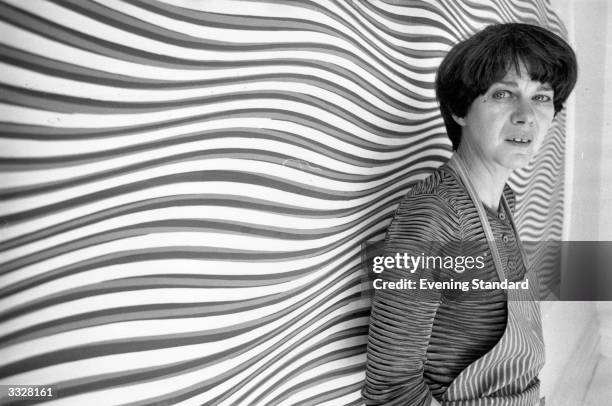 Bridget Riley Rise 359 Bridget Riley Photos & High Res Pictures - Getty Images