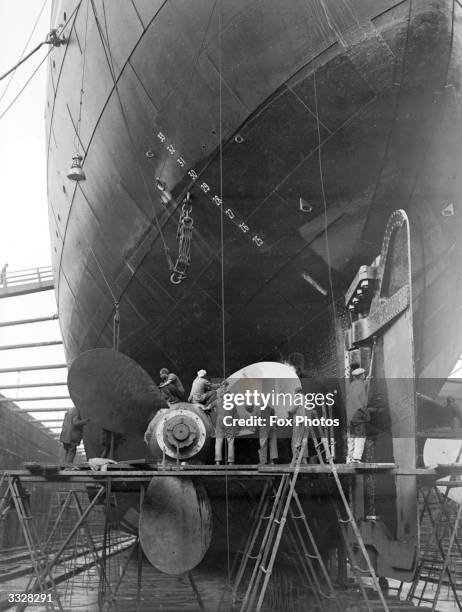 Overhauling propeller of the 'Ranpura' in King George V dock. Built in 1925 for P&O Lines' London-Bombay service.