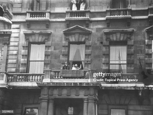 George, Duke of York and Elizabeth, Duchess of York acknowledging the cheers of a crowd from the balcony of their home at 145 Piccadilly, London.