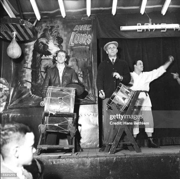Carny Roustabout Circus Bears Photos and Premium High Res Pictures - Getty Images