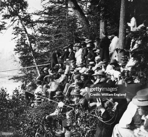 Spectators watching one of French acrobat Charles Blondin tightrope crossings of the Niagara gorge in the summer of 1859.