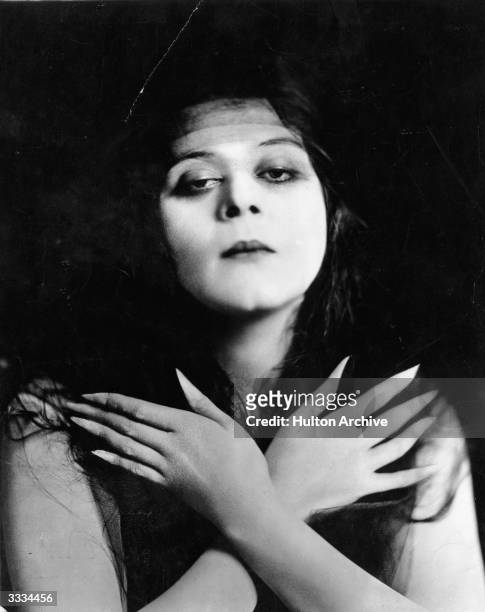 Actress Theda Bara , sporting long finger-nails. Bara was the first actress to be called a 'vamp'.
