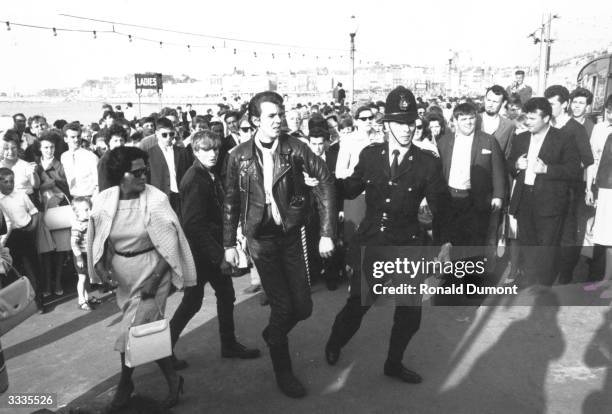 Middle Aged Mod Rocker Mods Rockers 1964 Photos et images de collection - Getty Images