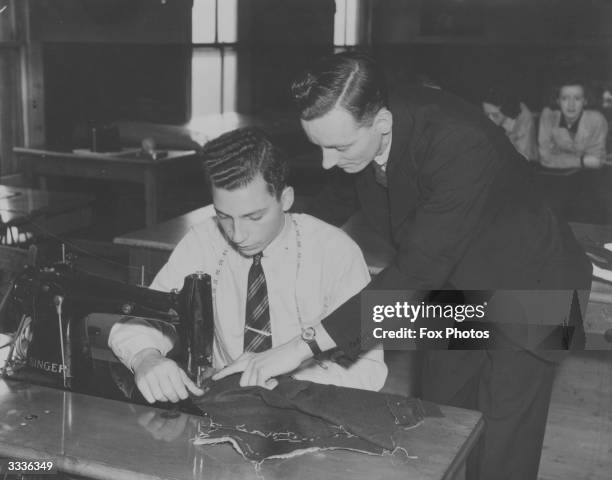 Tailoring Machine Student 38 Leeds College Of Technology Stock Photos, High-Res Pictures, and ...