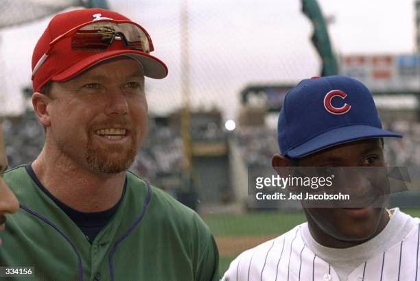American Leaguer player Mark McGwire of the St Louis Cardinals and Sammy Sosa of the Chicago Cubs answer questions during the Major League Baseball...