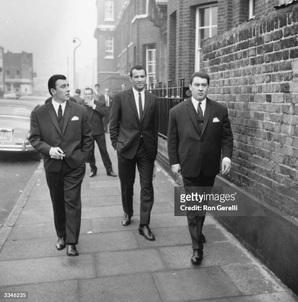 London gangsters Ronnie and Reggie Kray walking along an East End street, London.