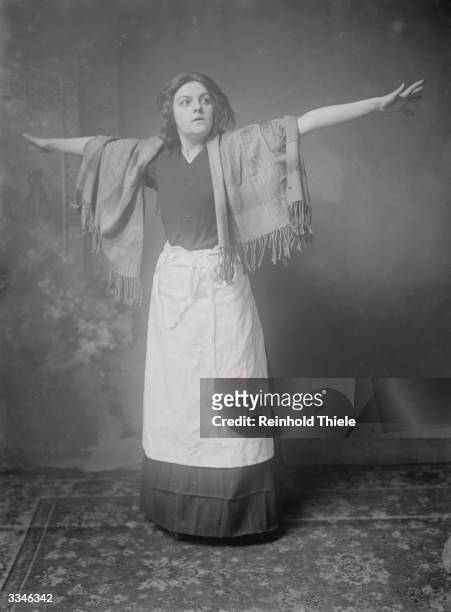 Actress Lorraine Stevens spreading her arms wide, circa 1900.