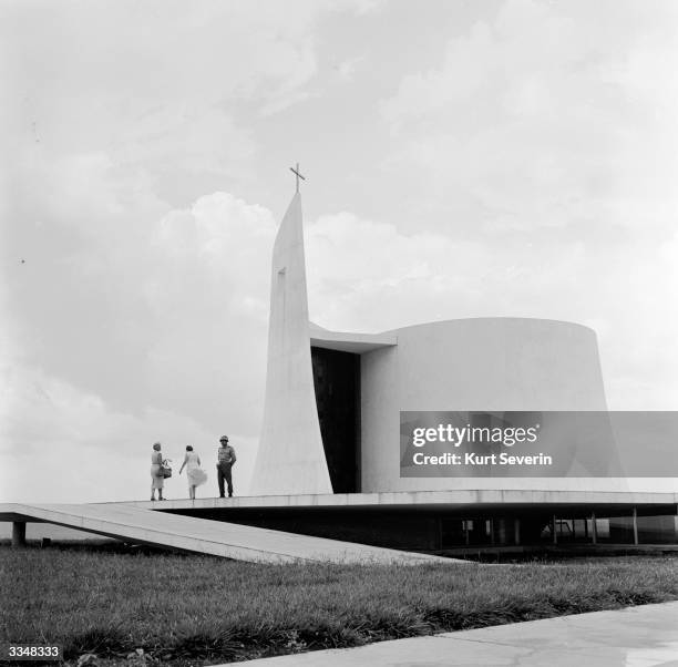 Modern church in the grounds of the presidential palace in Brasilia designed by Oscar Niemeyer. The church is connected to the palace by an...