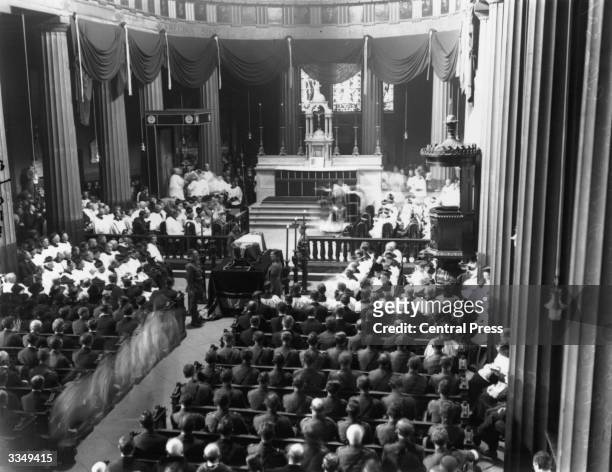The funeral mass of the Irish soldier, politician and Sinn Fein leader Michael Collins at the pro-cathedral in Dublin. Collins was killed by...