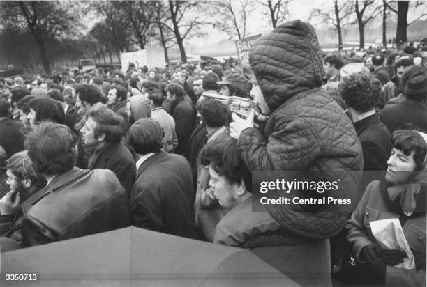 Demonstration in London's Hyde Park against the 'Bloody Sunday' massacre when British Paratroopers shot dead 13 civilians on a civil rights march in...