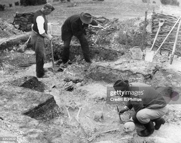 Excavation of a site on a hill near Stockbridge which is a burial ground from the Jutish period, 400 - 500 BC. Around thirty skeletons have been...