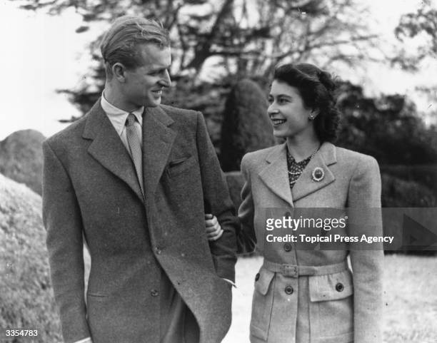 Princess Elizabeth and The Prince Philip, Duke of Edinburgh enjoying a walk during their honeymoon at Broadlands, Romsey, Hampshire.