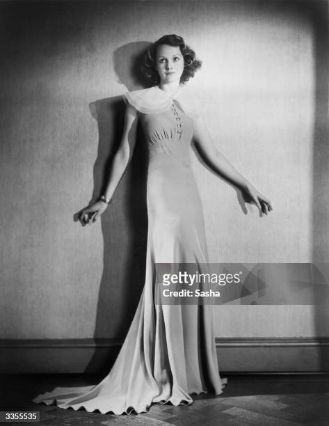 Elizabeth Allan Photos and Premium High Res Pictures - Getty Images