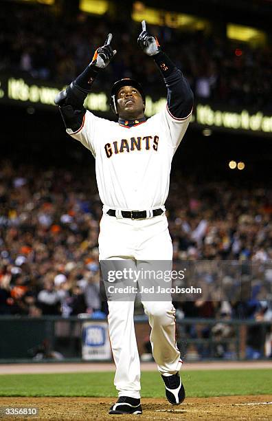 Barry Bonds Home Run Record Photos and Premium High Res Pictures