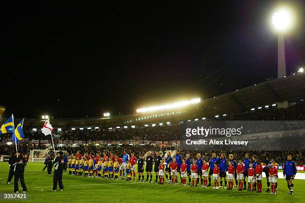 Sweden and England players line-up before the International Friendly match between Sweden and England held on March 31, 2004 at the Ullevi Stadium,...