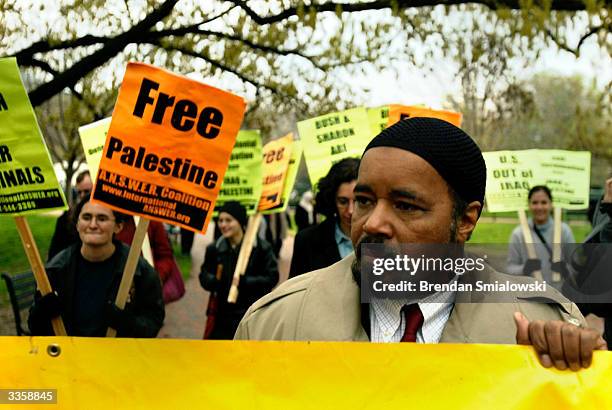 Muslim American Society Freedom Foundation Executive Director Mahdi Bray leads a small group of protesters from Lafayette Park to the south side of...