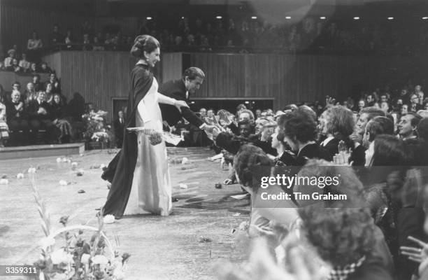 Opera singers Maria Callas and Giuseppe Di Stefano at a farewell concert at the Festival Hall, London.