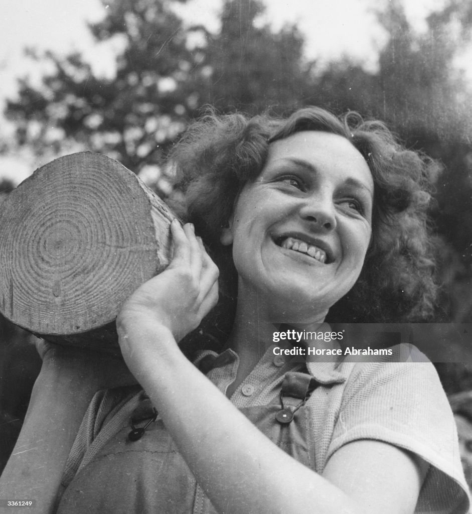 Timber Ridge Woman A landgirl of the Timber Corps. News Photo - Getty Images
