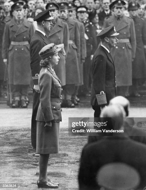 Remembrance Day at the Cenotaph in London, Lieutenant Mountbatten , Princess Elizabeth and King George VI.