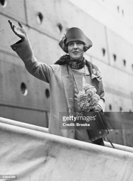 Lady Diana Cooper , wife of Alfred Duff Cooper, 1st Viscount of Norwich, disembarks from the White Star liner HMS Homeric in England. She is...