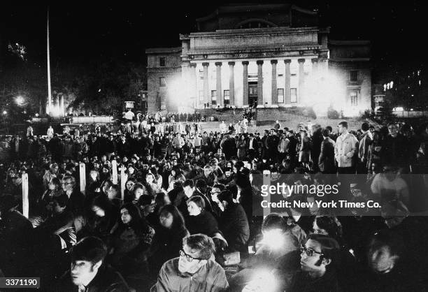 Large crowd of students and others gather in front of the Low Librray on the Columbia University campus during a rally about the Viet Nam War, New...