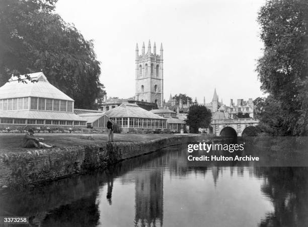 Pleasant riverbank in the university town of Oxford.