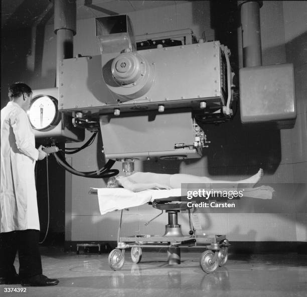 Batatron A doctor lowers a Betatron machine to the correct position above a ...
