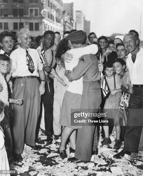 Boy meets girl in the unleashed joy of the VJ Day celebration.