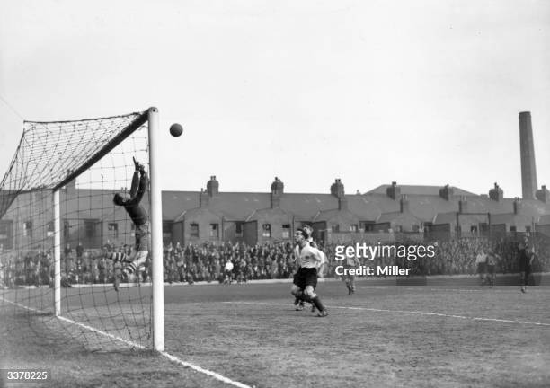 The semi-final of the FA Amateur Cup between Yorkshire and Marine Liverpool at Leicester City's Filbert Street ground.