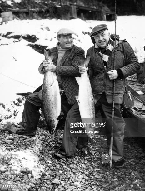 Fishermen Gilbert McIver and W Hutton with salmon caught on Loch Tay, Perthshire. Loch Tay is a popular fishing venue situated 106 metres above sea...