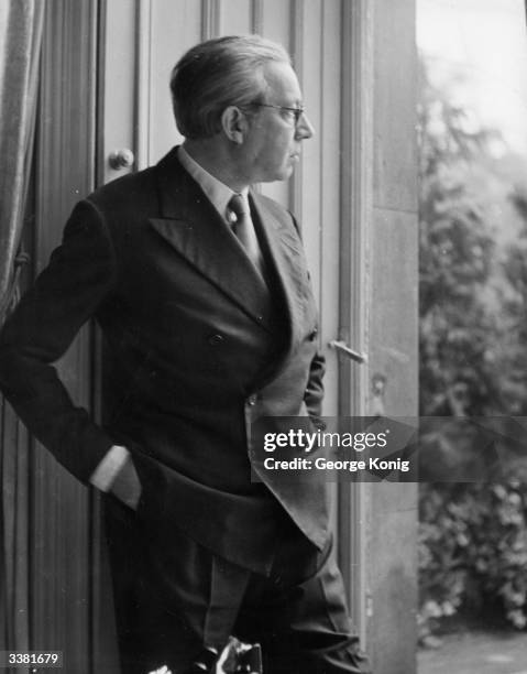 Alexander Korda Films Photos And Premium High Res Pictures Getty Images alexander-korda-films-photos-and-premium-high-res-pictures-getty-images