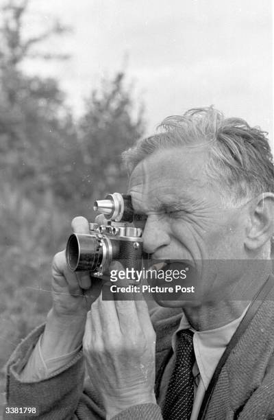 Picture Post photographer Kurt Hutton photographing Londoners on a weekend horse riding break near Ashdown Forest in Sussex. Original Publication:...