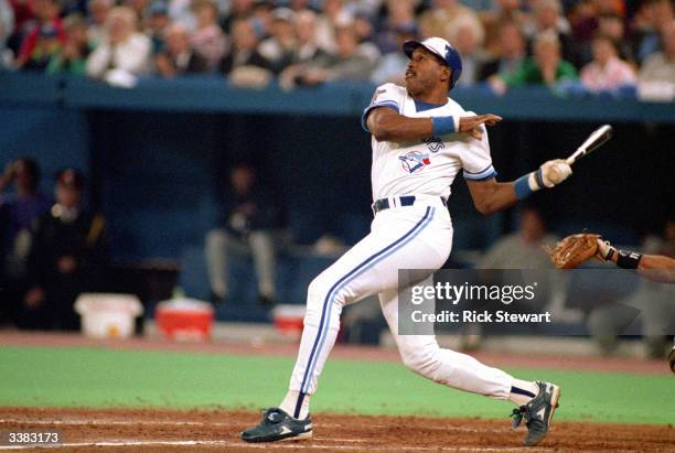 Outfielder Dave Winfield of the Toronto Blue Jays swings during game 5 of the World Series against the Atlanta Braves on October 22, 1992 at the...