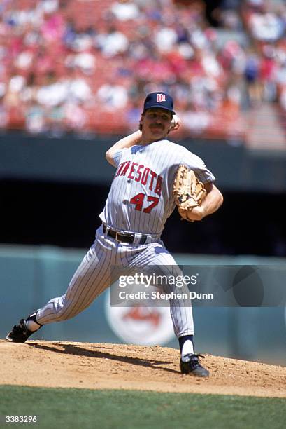 Pitcher Jack Morris of the Minnesota Twins pitches during a 1991 season game against the Angels at Angel Stadium on August 7, 1991 in Anaheim,...